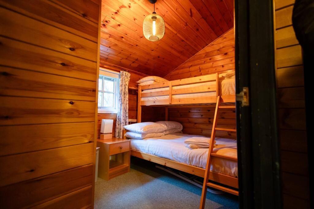 Cozy Norwegian Style Log Cabin In Rural Snowdonia - 2 Bedrooms & Parking By Seren Short Stays Ffestiniog Kültér fotó