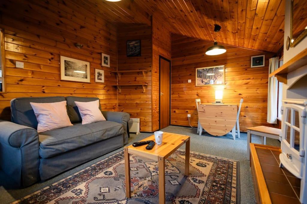 Cozy Norwegian Style Log Cabin In Rural Snowdonia - 2 Bedrooms & Parking By Seren Short Stays Ffestiniog Kültér fotó