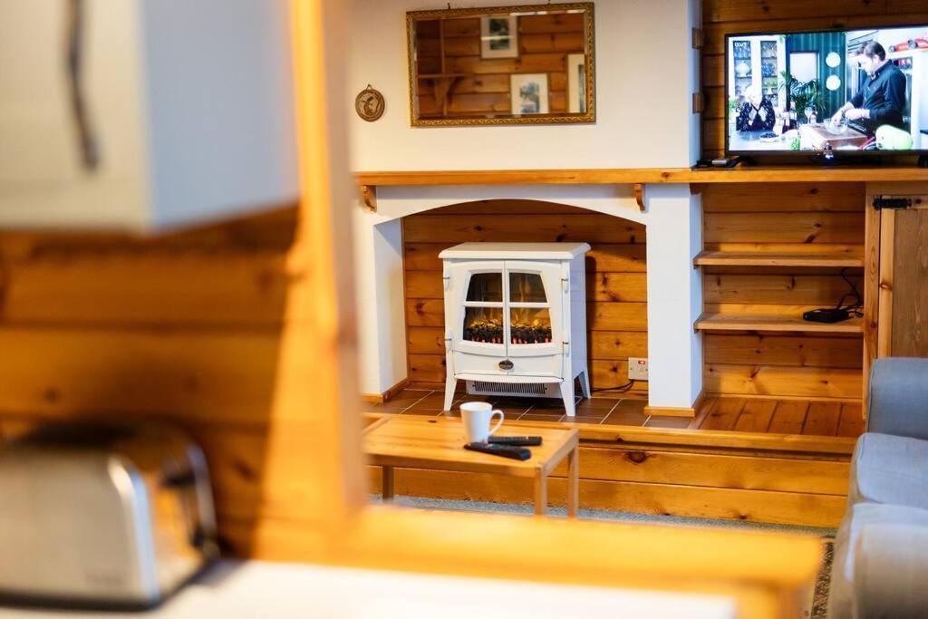 Cozy Norwegian Style Log Cabin In Rural Snowdonia - 2 Bedrooms & Parking By Seren Short Stays Ffestiniog Kültér fotó