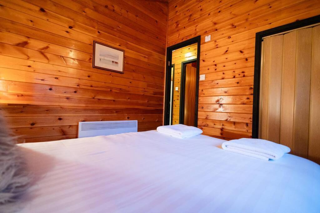 Cozy Norwegian Style Log Cabin In Rural Snowdonia - 2 Bedrooms & Parking By Seren Short Stays Ffestiniog Kültér fotó