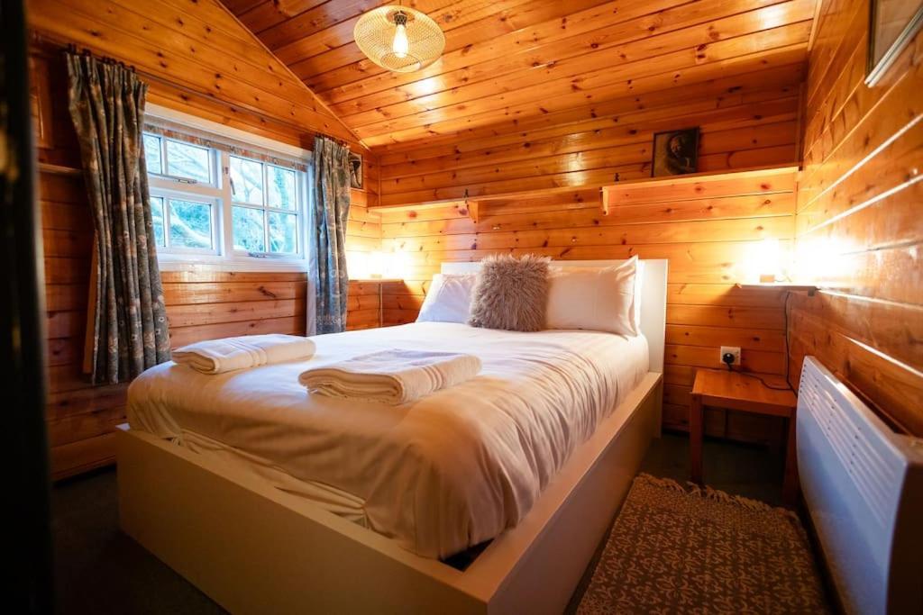 Cozy Norwegian Style Log Cabin In Rural Snowdonia - 2 Bedrooms & Parking By Seren Short Stays Ffestiniog Kültér fotó