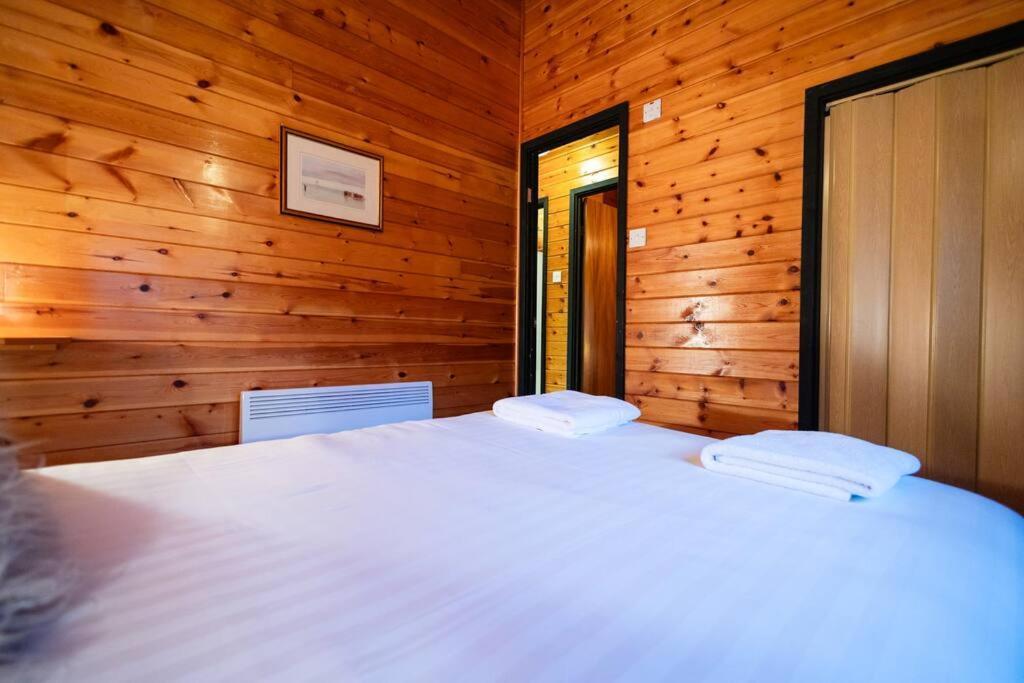 Cozy Norwegian Style Log Cabin In Rural Snowdonia - 2 Bedrooms & Parking By Seren Short Stays Ffestiniog Kültér fotó