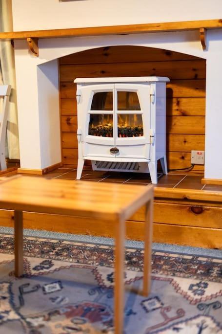 Cozy Norwegian Style Log Cabin In Rural Snowdonia - 2 Bedrooms & Parking By Seren Short Stays Ffestiniog Kültér fotó