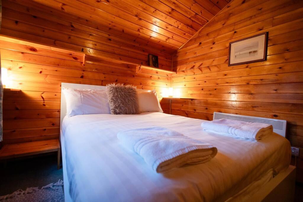 Cozy Norwegian Style Log Cabin In Rural Snowdonia - 2 Bedrooms & Parking By Seren Short Stays Ffestiniog Kültér fotó